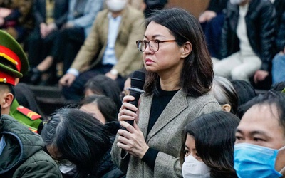 Những phong bì trắng chứa 8 tỷ đồng "cảm ơn" phía sau giấy quảng cáo