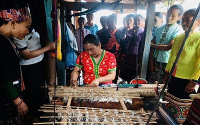 Hỗ trợ phụ nữ DTTS phát triển sản xuất, tạo động lực giảm nghèo bền vững