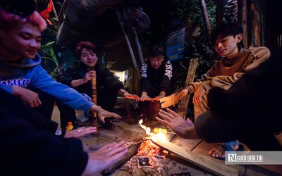 Hà Nội: Người dân đốt lửa sưởi ấm chống rét