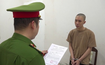 Bắt đối tượng giả danh giảng viên đại học lừa bán đồng phục cho sinh viên