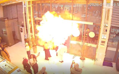 Bóng bay bất ngờ phát nổ kinh hoàng trước mặt người phụ nữ