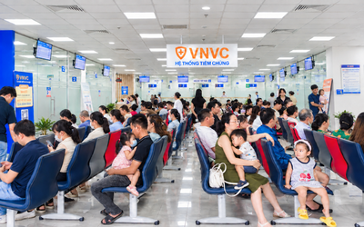 Giữa cao điểm tay chân miệng, VNVC tiêm hơn 100.000 liều vắc xin tay chân miệng cho trẻ em Việt Nam