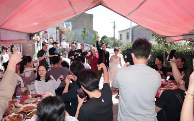 Chú rể lên mạng mời ăn cưới miễn phí, hơn 100 người lạ đến chung vui