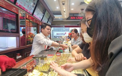 Giá vàng chiều nay (13/10): Bất ngờ đảo chiều tăng vọt