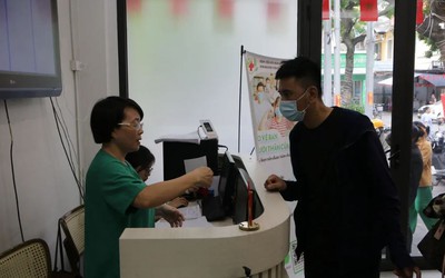 Hà Nội ghi nhận 200-300 ca cúm nhập viện mỗi tuần, dấu hiệu nào cần đến bệnh viện ngay?