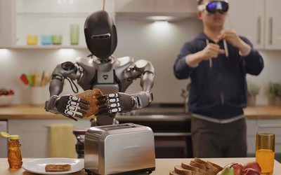 Dạy robot làm việc nhà, kiếm 900 USD/tháng, nghề độc lạ