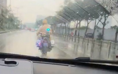 Chạy đua với thời gian, CSGT Hà Nội mở đường đưa cháu bé 4 tháng tuổi sốt cao đi cấp cứu