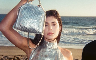 Kylie Jenner gây tranh cãi khi diện thiết kế đắt giá của Victoria’s Secret