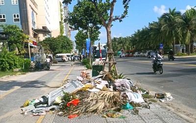 Đà Nẵng: Đóng tiền thu gom rác đầy đủ, vì sao nhiều ngày rác vẫn nằm trước nhà?