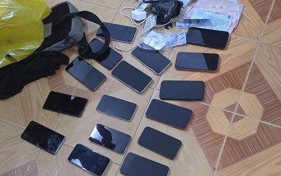 Bắt giữ 3 thiếu niên nghi trộm 20 chiếc điện thoại và cùng nhiều ngoại tệ