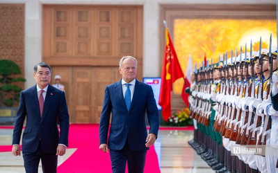 Thủ tướng Lê Minh Hưng chủ trì lễ đón Thủ tướng Ba Lan