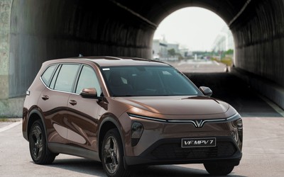 Người dùng Việt ưng VinFast VF MPV 7: Nhàn hơn khi dừng đèn đỏ, thuận tiện đỗ xe