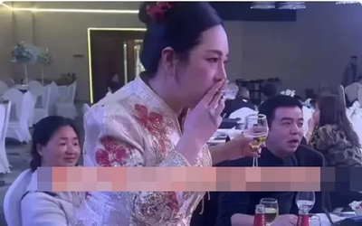 Giữa đám cưới, cô dâu 38 tuổi liên tục có "biểu hiện lạ" gây tranh cãi
