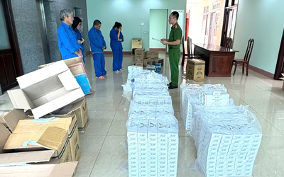 Cất giấu thứ không ngờ tại nhà, 4 người trong một gia đình bị khởi tố