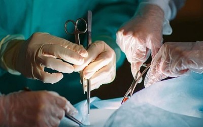 Người đàn ông cắt bỏ dạ dày trị ung thư, mổ xong mới biết mình không mắc bệnh