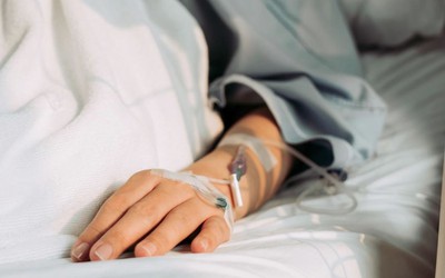 Có dấu hiệu này suốt nửa năm nhưng không đi khám, người phụ nữ 35 tuổi mắc ung thư giai đoạn cuối