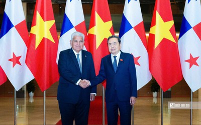 Chủ tịch Quốc hội Trần Thanh Mẫn hội kiến Tổng thống Panama