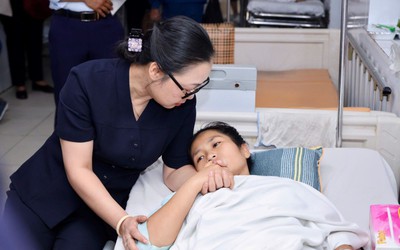 Cô giáo mất một chân khi cứu học trò nhận Giải thưởng Thanh niên sống đẹp