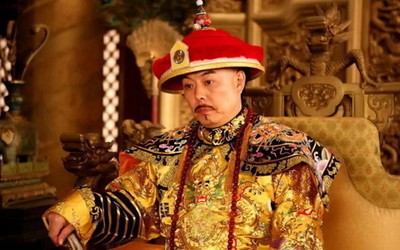 Không thể giặt bằng nước, long bào của hoàng đế Trung Hoa được làm sạch theo cách không ai ngờ