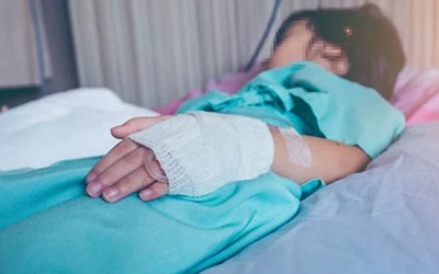 Bé gái 4 tuổi mắt thâm tím như "gấu trúc", bác sĩ cảnh báo bệnh nguy hiểm khiến mẹ bật khóc vì bỏ qua dấu hiệu quen thuộc