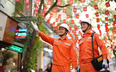 72 năm Giải phóng Thủ Đô: Nhìn Hà Nội đổi thay từ điện