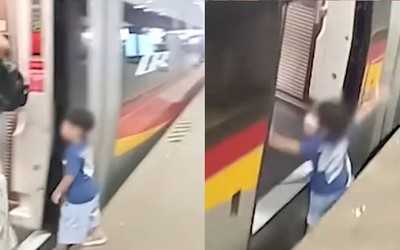 Cậu bé trượt chân rơi xuống khe hở giữa tàu và sân ga, hành khách hoảng sợ