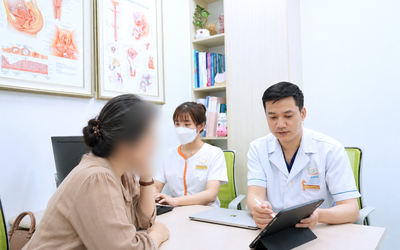 Người phụ nữ âm thầm chịu đựng những cơn bốc hỏa và lời cảnh báo từ bác sĩ