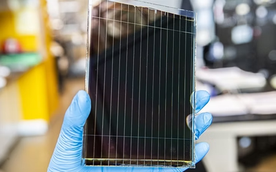 Hiệu suất đáng kinh ngạc của pin năng lượng mặt trời mini làm từ “vật liệu kỳ diệu”