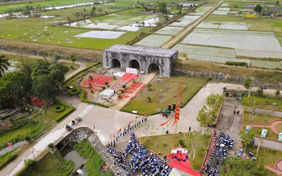 Cây nêu giữa di sản 600 năm, tái hiện không gian Tết xưa tại Thành nhà Hồ