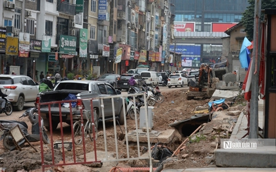 Hà Nội: Đường Nguyễn Tuân ngổn ngang bùn đất những ngày cận Tết