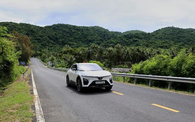 VinFast VF 7: “Mãnh thú” toàn năng cả về sức mạnh vận hành, trang bị an toàn và giá trị kinh tế