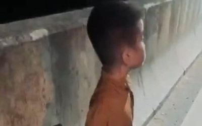 Bé trai 11 tuổi đi lạc trên cao tốc trong đêm giao thừa