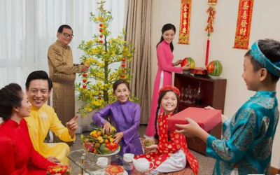 “Mồng một Tết cha, mồng hai Tết mẹ, mồng ba Tết thầy”: Giữ Tết là giữ đạo làm người