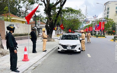 Kiểm tra nồng độ cồn xuyên Tết đảm bảo trật tự an toàn giao thông 