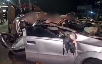 Ô tô mất lái đâm vào xe buýt, 5 người trên xe tử vong