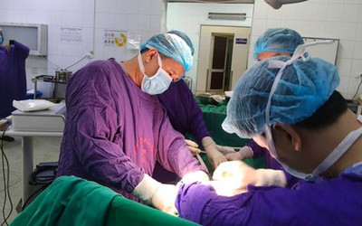 Người đàn ông bị thủng ruột vì một sai lầm gây nguy hiểm tính mạng