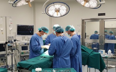 Đau bụng đi khám, người phụ nữ sốc nặng khi biết kết quả