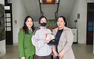 Mất túi xách lúc nửa đêm, du khách Australia bất ngờ khi được trao trả