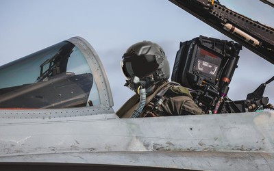 Mỹ đầu tư hàng chục triệu USD trang bị mũ bảo hiểm thế hệ mới cho phi công