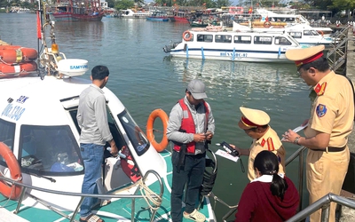 Lặng lẽ giữ bình yên trên sông Hàn