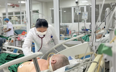 Không chỉ trơn trượt, nồm ẩm còn là “ổ bệnh” trong nhà kín