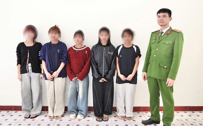 Nghe lời người lạ trên mạng, 5 nữ sinh bỏ học đi làm thuê