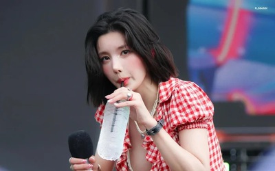 Nữ ca sĩ bị bỏng da độ 2 khi leo núi, khiến fan xót xa