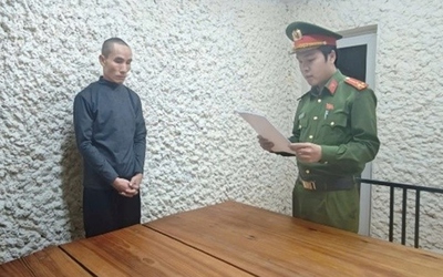 Khởi tố tài xế ô tô tông trúng xe máy khiến 3 người trong gia đình thương vong