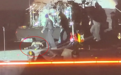 Đang biểu diễn, nữ ca sĩ bất ngờ ngã gục trên sân khấu