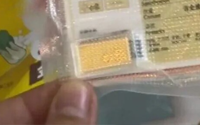 Đói bụng mua mì ăn, cô gái sốc nặng khi thấy vàng thật bên trong