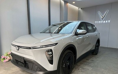 Gia đình Việt tiết kiệm cả trăm triệu đồng khi chốt kèo VinFast VF MPV 7 trước Tết