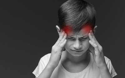 Đi chơi cầu lông về, bé trai 10 tuổi đột quỵ