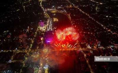 Lạng Sơn: Mãn nhãn màn pháo hoa tại lễ hội Hoa đào xứ Lạng