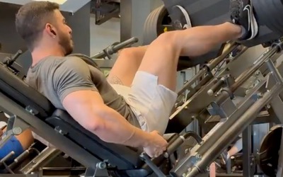 Nâng 400kg tạ, người đàn ông gặp tai nạn kinh hoàng